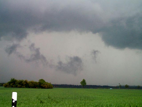 Graugelbe Wolkenfarben