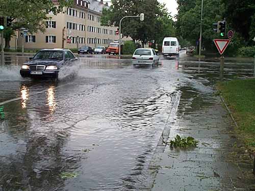 Autos im Wasser