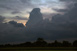 Sich bildendes Gewitter in der Abenddmmerung, Standort westlicher Stadtrand Mnchen