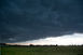 Bei Eschenried unter der Wolkenfront, beginnend strmische Ben und bald darauf Starkregen