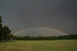 Durchgehender und doppelter, flacher Regenbogen